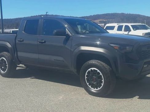 Used 2024 Toyota Tacoma TRD Off-Road AWD/4WD image 2