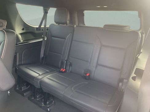 Used 2023 Chevrolet Suburban Premier image 29