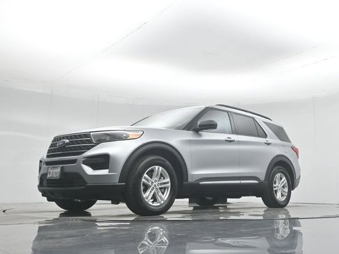 Certified 2023 Ford Explorer XLT image 50