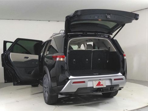 Certified 2023 Nissan Pathfinder SL w/ SL Premium Package image 11