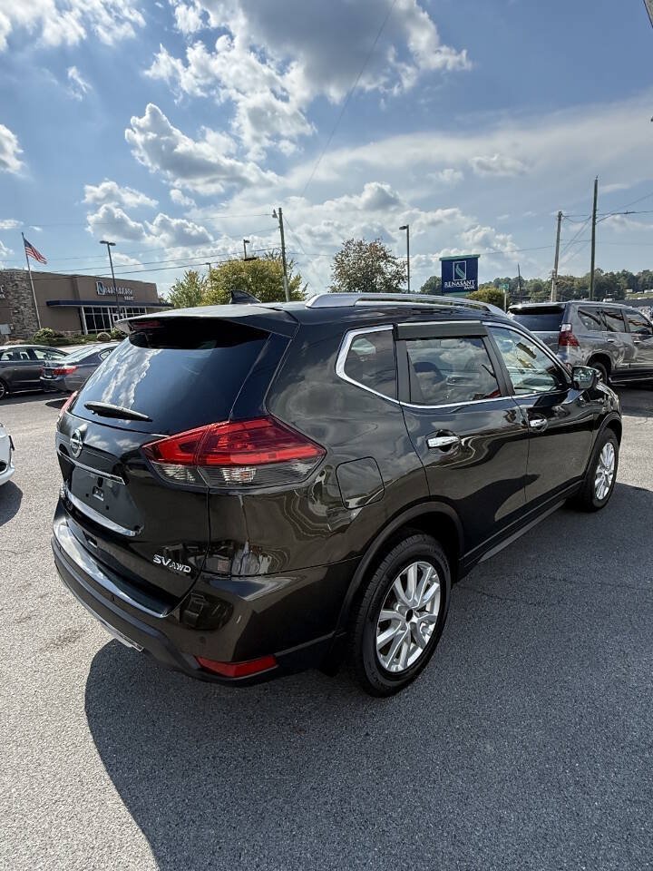 Used 2017 Nissan Rogue SV w/ SV Premium Package AWD/4WD image 4