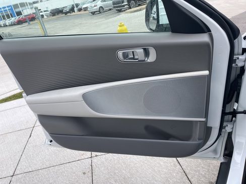 New 2025 Hyundai Ioniq 6 SEL image 32