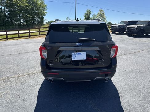 Certified 2023 Ford Explorer XLT w/ Equipment Group 202A RWD image 6