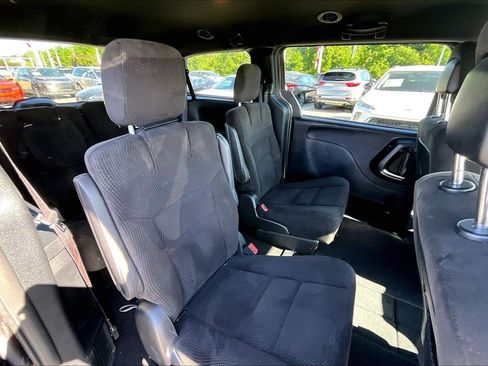 Used 2017 Dodge Grand Caravan SE FWD image 23