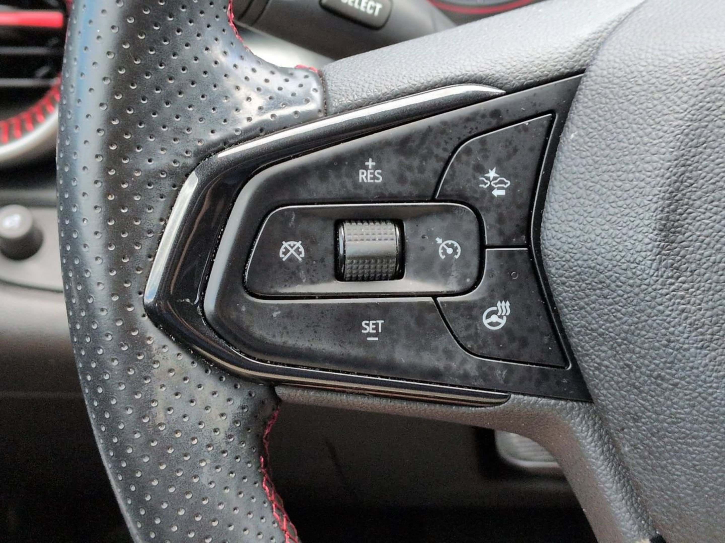 Used 2025 Chevrolet Trax RS w/ Driver Confidence Package FWD image 27