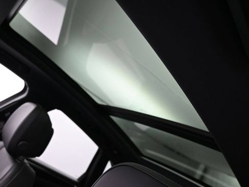 Certified 2025 Porsche Macan w/ Premium Package Plus AWD/4WD image 10