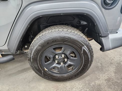 Used 2018 Jeep Wrangler Unlimited Sport AWD/4WD image 34