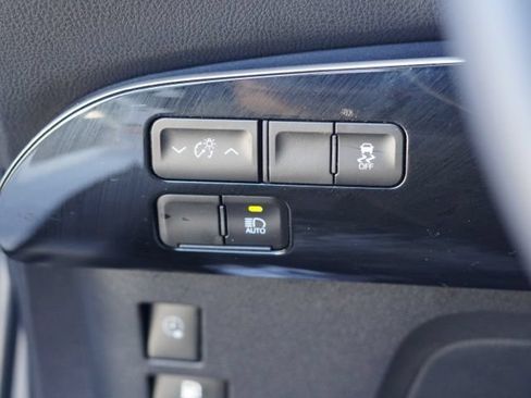 Certified 2022 Toyota Prius Prime LE FWD image 19
