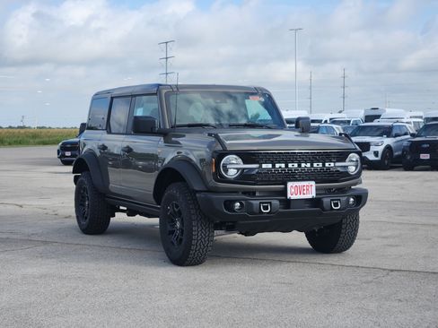 New 2026 Ford Bronco Badlands w/ Sasquatch Package AWD/4WD image 2
