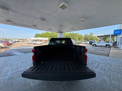 Used 2025 Chevrolet Silverado 1500 LT AWD/4WD image 9