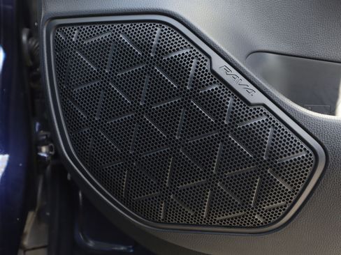 Used 2021 Toyota RAV4 XLE Premium image 24