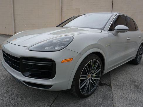Used 2020 Porsche Cayenne Turbo S AWD/4WD image 4