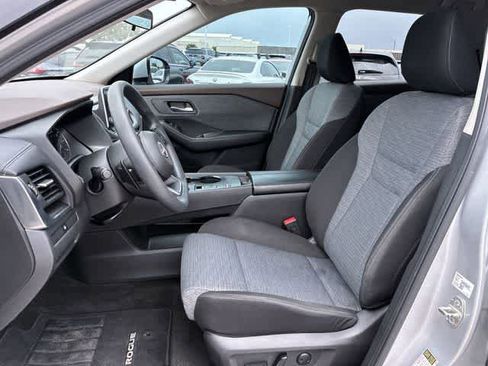 Used 2023 Nissan Rogue SV FWD image 17