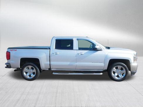 Used 2018 Chevrolet Silverado 1500 LT w/ LT Eassist Package AWD/4WD image 8
