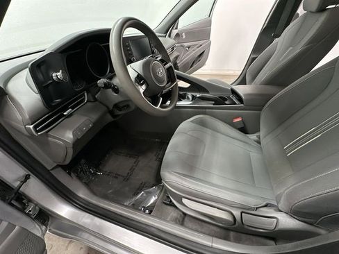 Used 2021 Hyundai Elantra SEL image 15