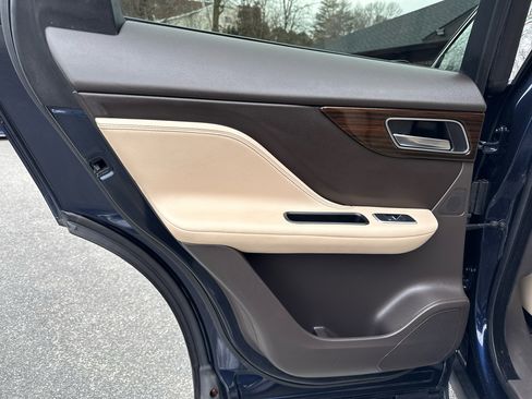 Used 2017 Jaguar F-PACE Prestige image 27