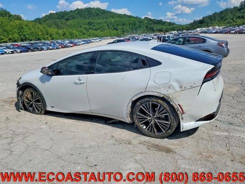 Used 2024 Toyota Prius XLE AWD/4WD image 2