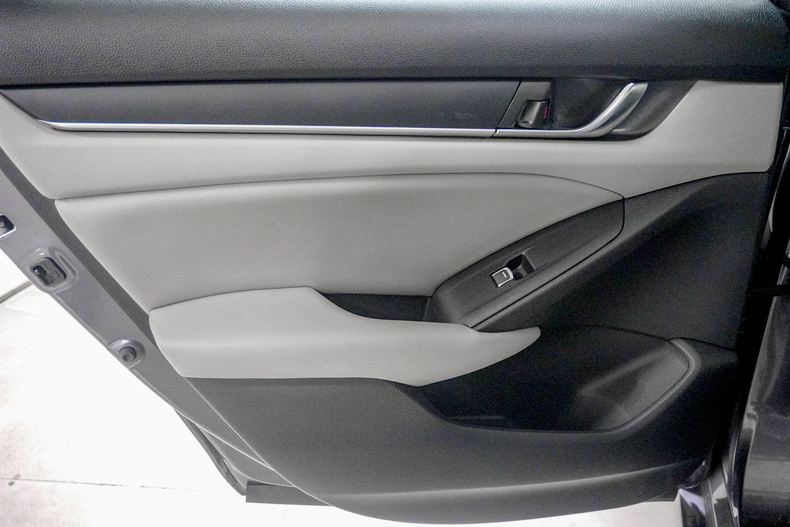 Used 2018 Honda Accord LX image 35