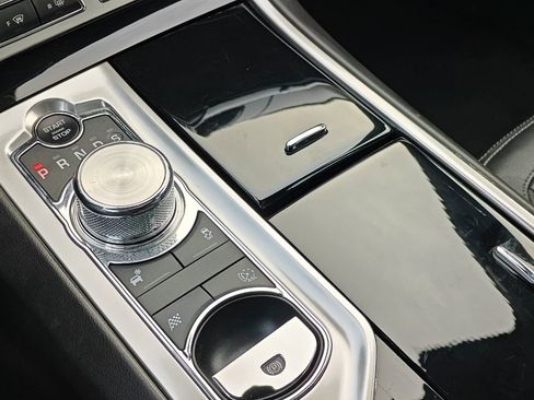 Used 2015 Jaguar XF Portfolio image 26