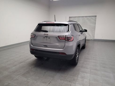 Used 2018 Jeep Compass Latitude FWD image 7