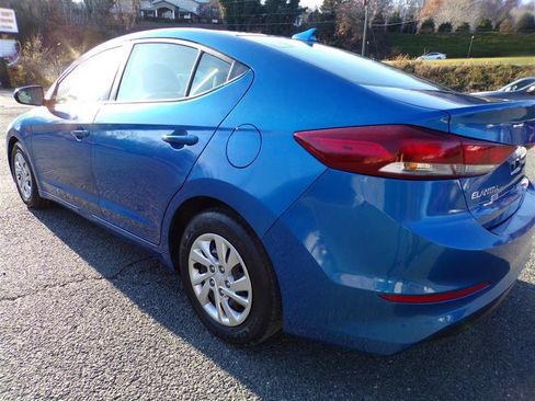 Used 2017 Hyundai Elantra SE image 9
