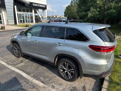 Used 2019 Toyota Highlander LE FWD image 4