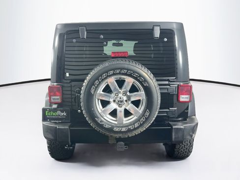 Used 2017 Jeep Wrangler Unlimited Sahara w/ Connectivity Group AWD/4WD image 7