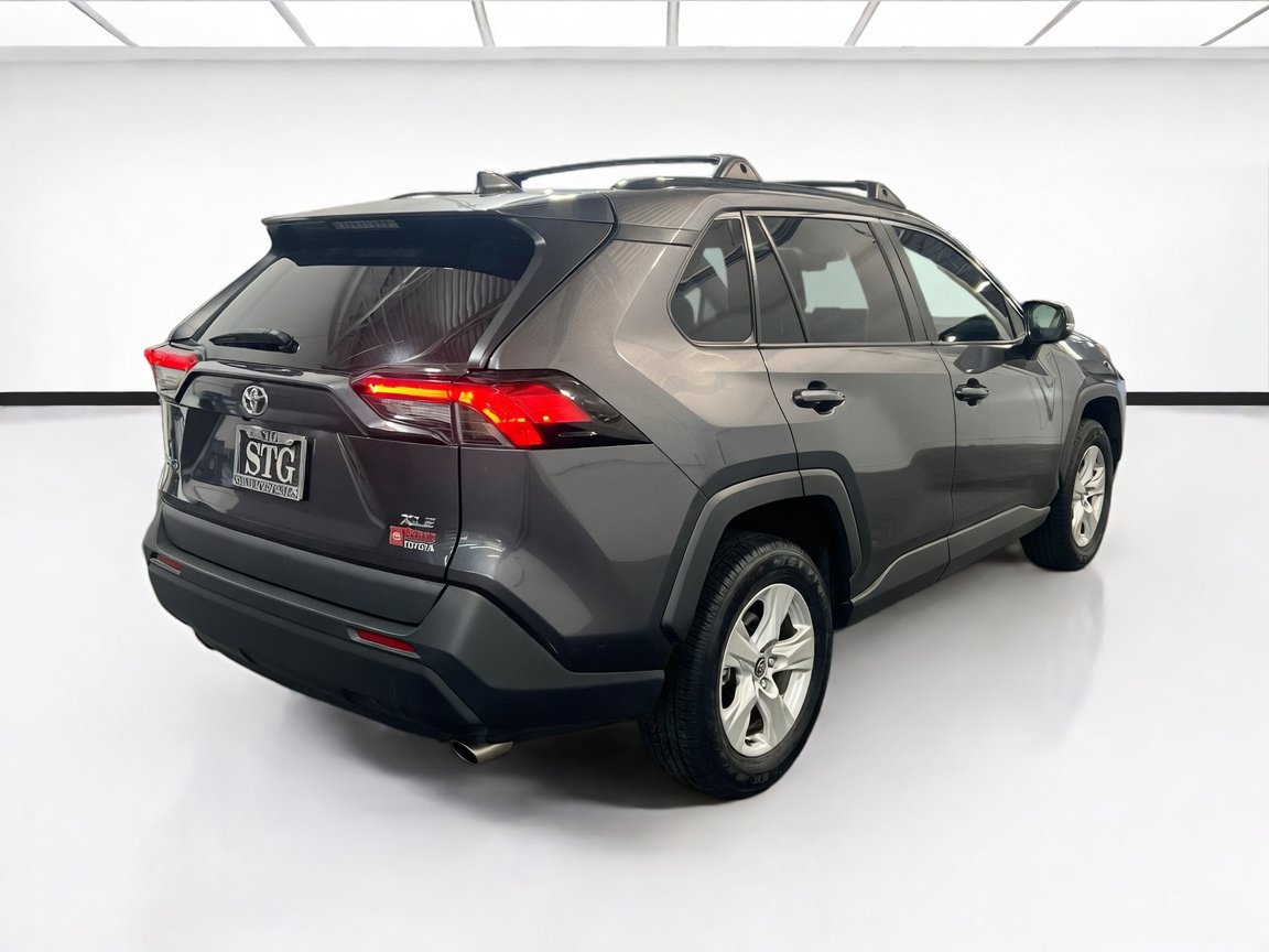 Used 2021 Toyota RAV4 XLE w/ Carpet Mat Package (TMS) FWD image 4