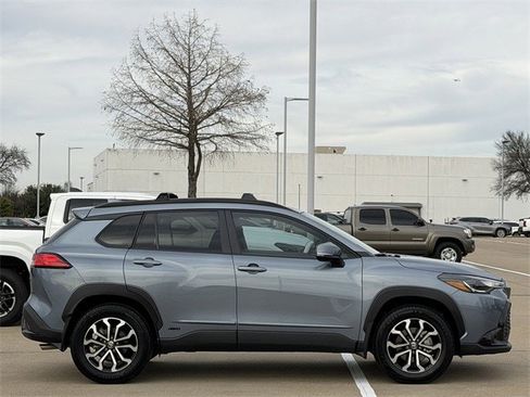 Used 2024 Toyota Corolla Cross SE image 5