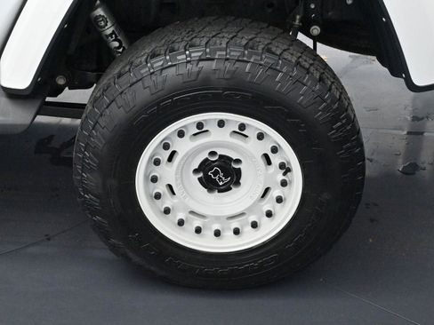 Used 2022 Jeep Gladiator Overland image 32