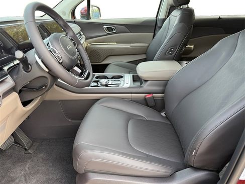 New 2026 Kia Carnival EX image 9