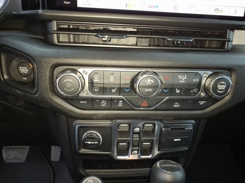 New 2026 Jeep Gladiator Sport image 15