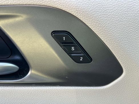 Used 2024 Chrysler Pacifica Touring-L image 16