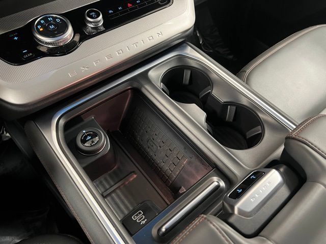 Used 2025 Ford Expedition Active AWD/4WD image 38