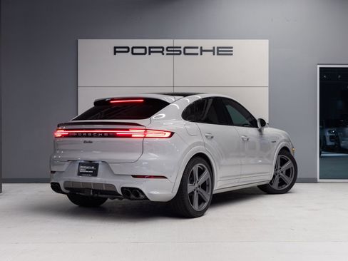 Certified 2026 Porsche Cayenne Turbo AWD/4WD image 7