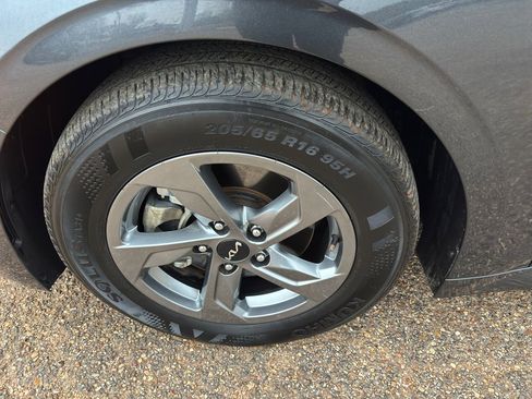 Used 2022 Kia K5 LXS image 12