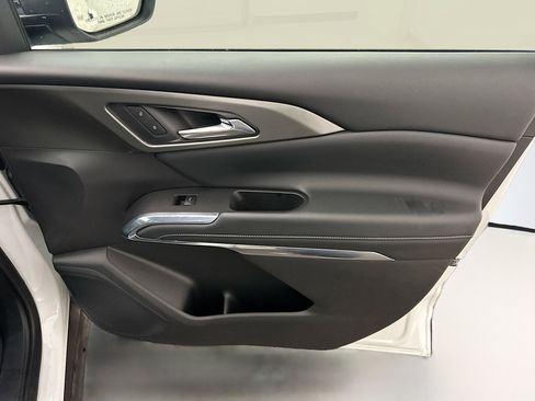 Used 2025 Chevrolet Traverse LT image 34