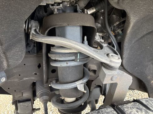 Used 2021 GMC Sierra 1500 AT4 w/ AT4 Value Package AWD/4WD image 2