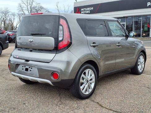 Used 2019 Kia Soul + image 3