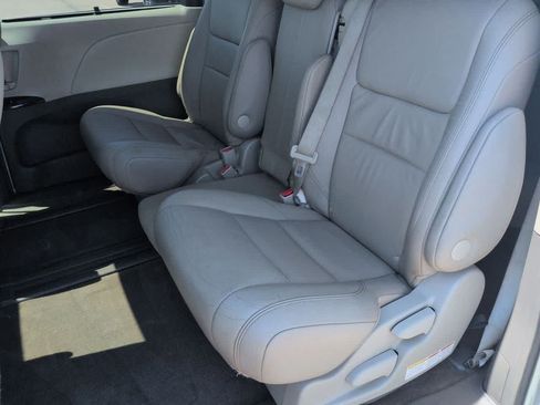 Used 2015 Toyota Sienna XLE FWD image 19