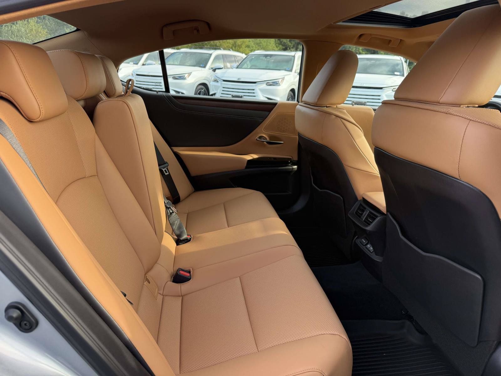 Used 2024 Lexus ES 350 w/ Premium Package FWD image 15