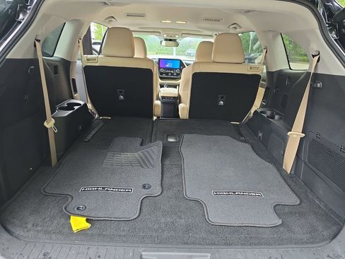 Used 2024 Toyota Highlander Limited AWD/4WD image 13