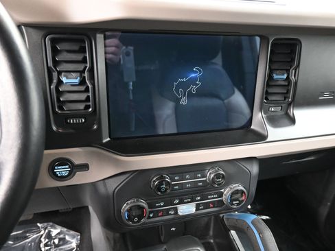 Used 2023 Ford Bronco Wildtrak image 15