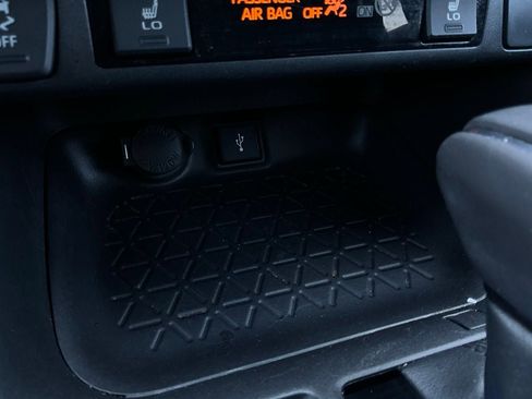 Used 2022 Toyota RAV4 SE w/ Convenience Package image 26