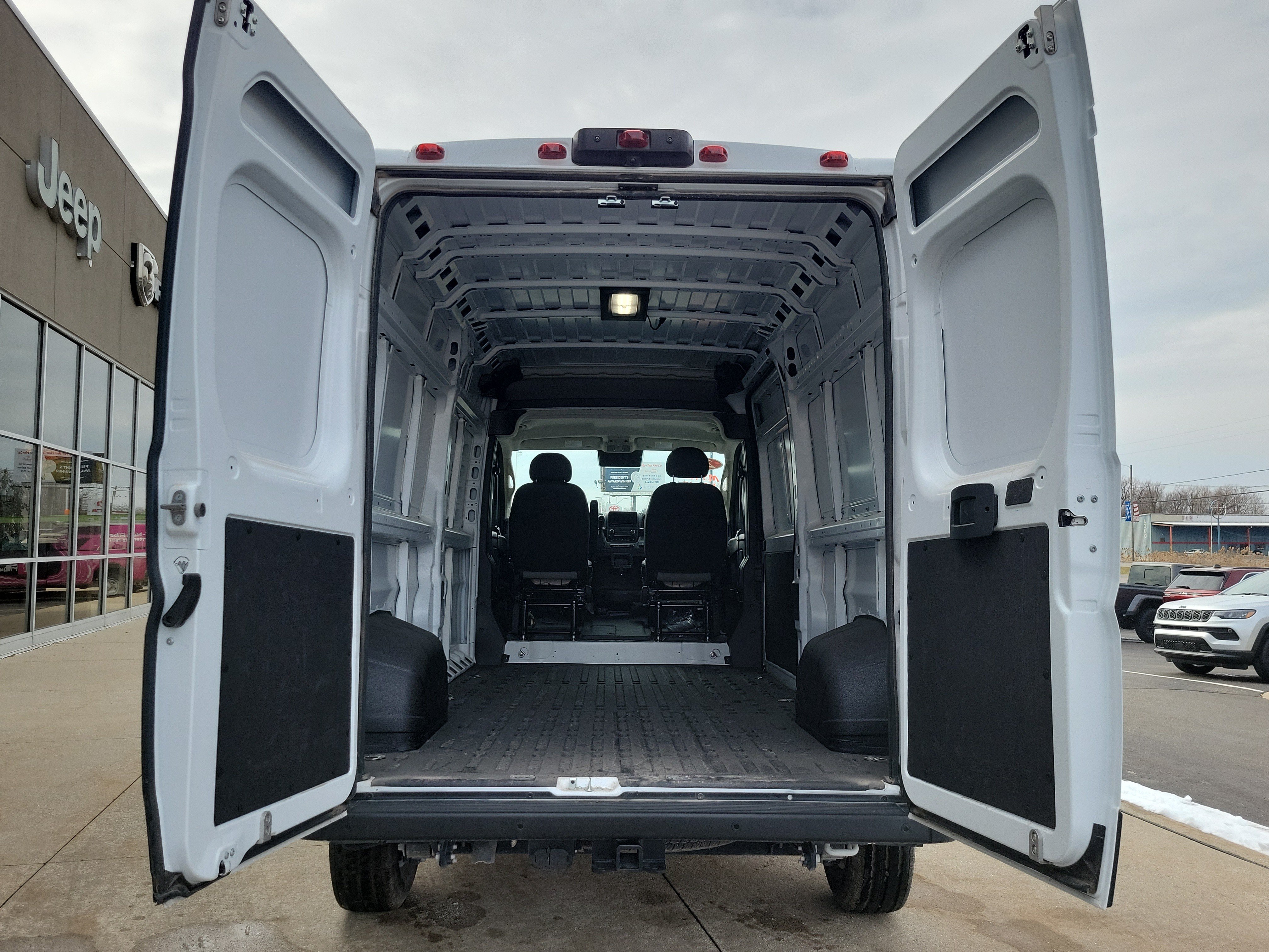 Used 2025 RAM ProMaster 3500 w/ Quick Order Package 22G SLT FWD image 18
