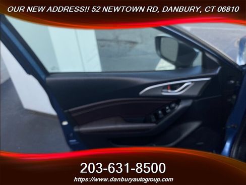Used 2018 MAZDA MAZDA3 Touring FWD image 8