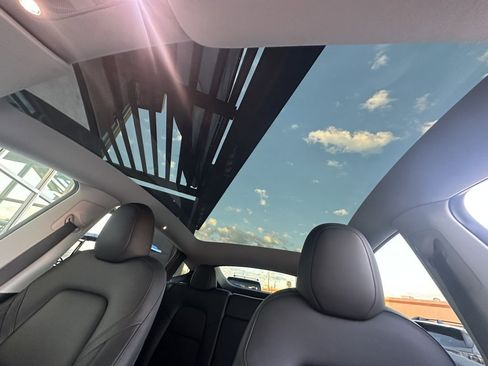 Used 2024 Tesla Model Y Long Range image 32