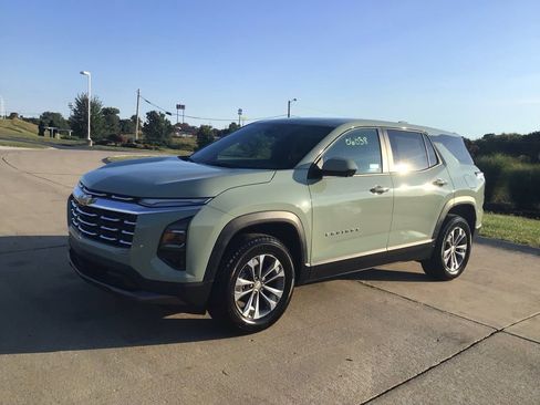New 2026 Chevrolet Equinox LT w/ Convenience Package II AWD/4WD image 3