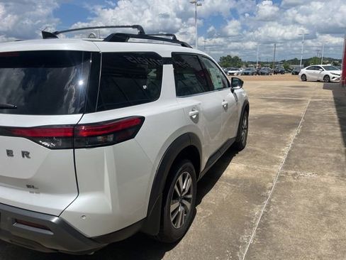 New 2026 Nissan Pathfinder SL FWD image 4