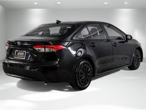 Used 2022 Toyota Corolla LE image 6